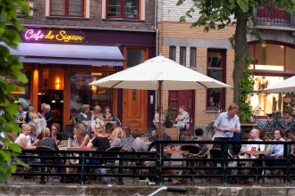 outside cafe de cigar