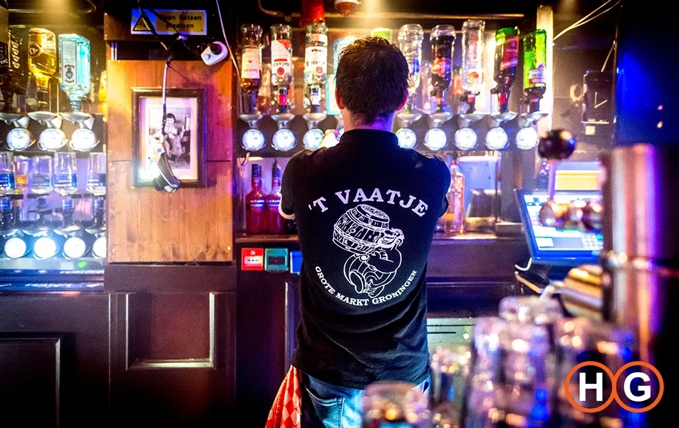 vaatje bar rug kleding