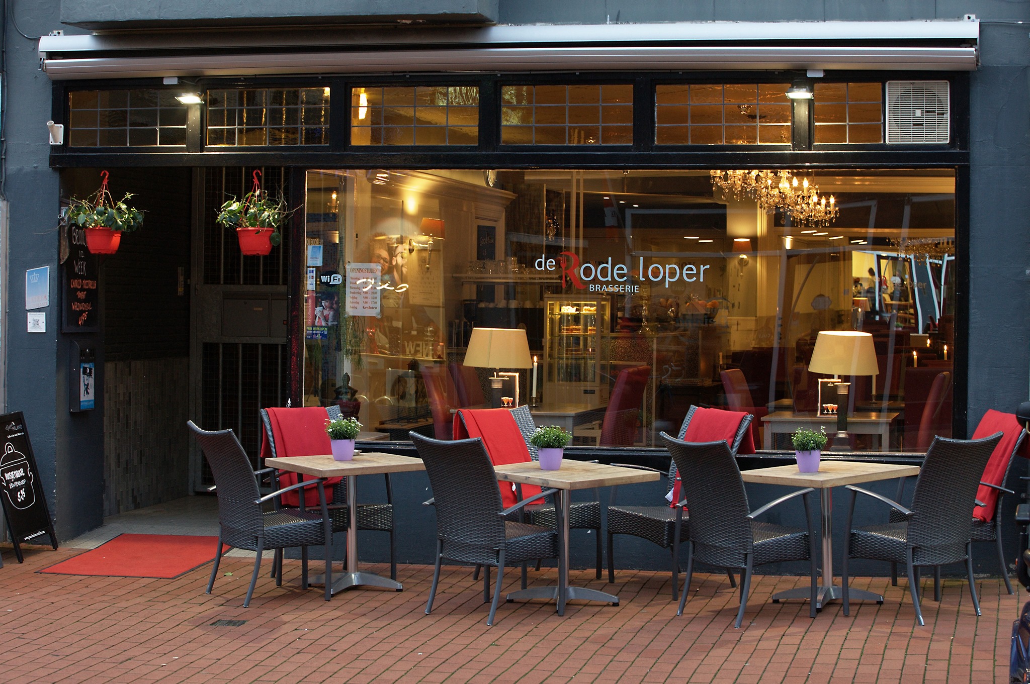 links Waar Graden Celsius Brasserie De Rode Loper - Horeca Groningen