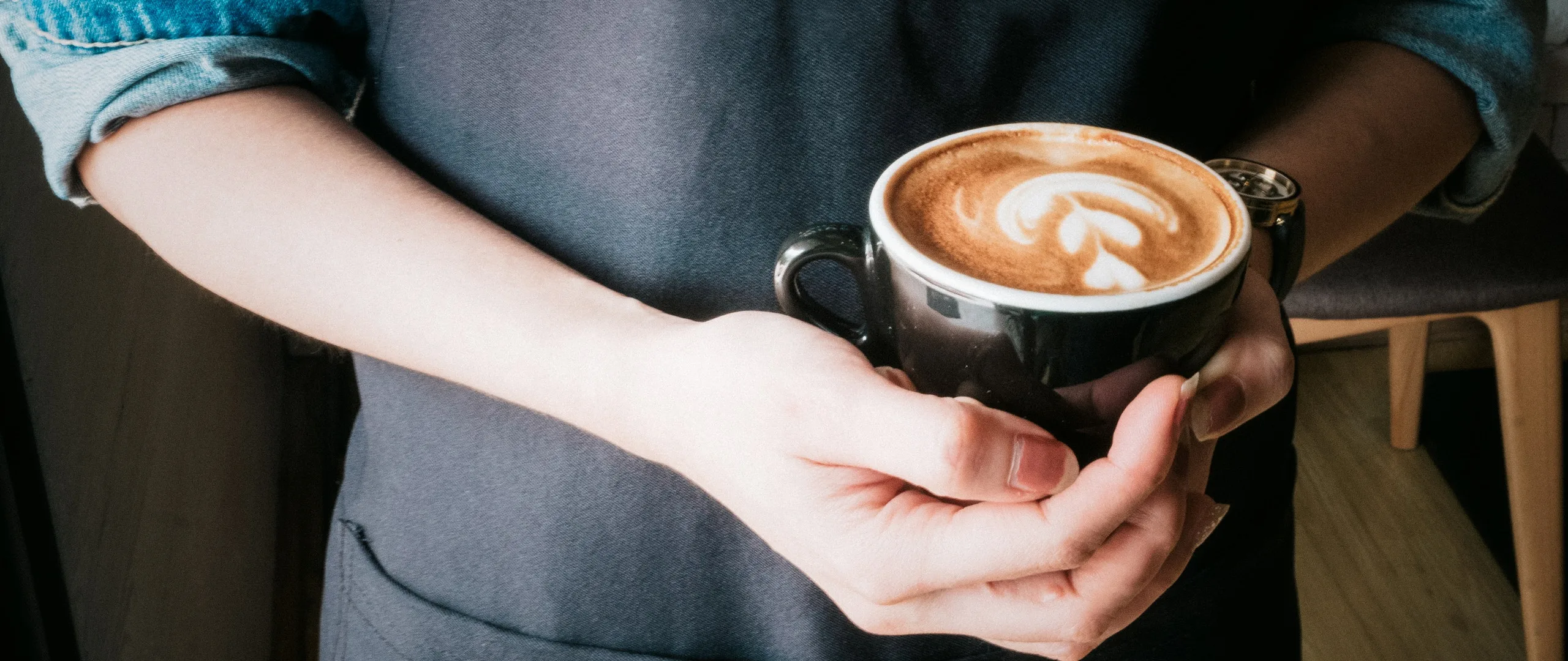 koffiebar Foto door Porapak Apichodilok via Pexels