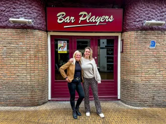 Anita en Tanja Bar Players foto 1