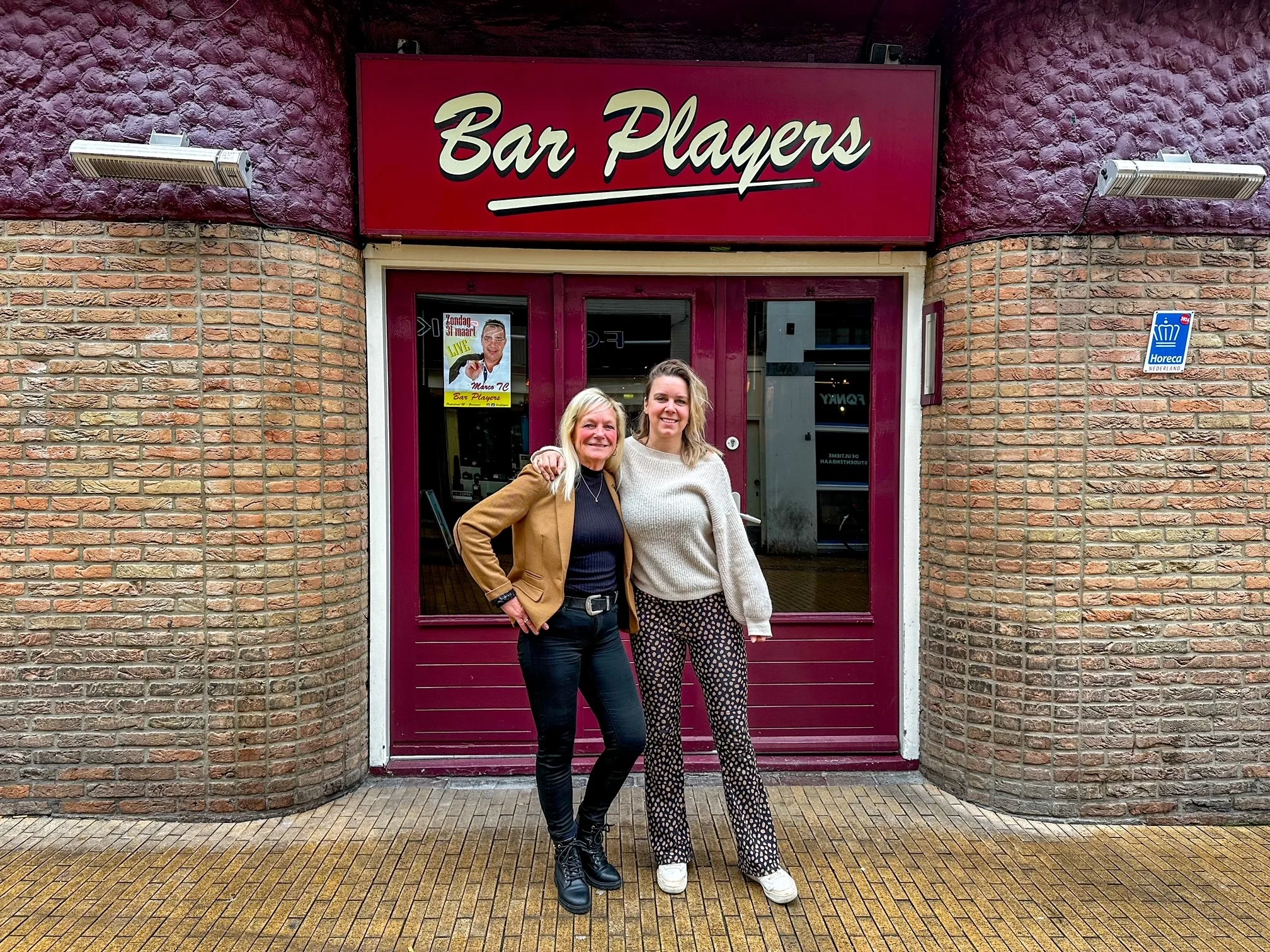 Anita und Tanja Bar Players Foto 1