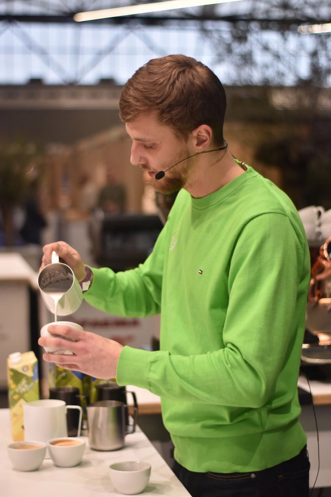 Kaspar Tammjärv geeft gratis Latte Art workshop tijdens Noord Nederlandse Barista Kampioenschappen 2026